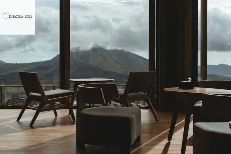 A restaurant with a view of the mountains